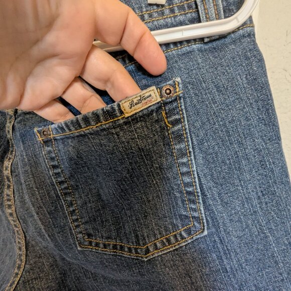 Levi Strauss |Signature Shorts | Stretch | Medium Wash | 10 | 5.5" INSEAM - Picture 4 of 8